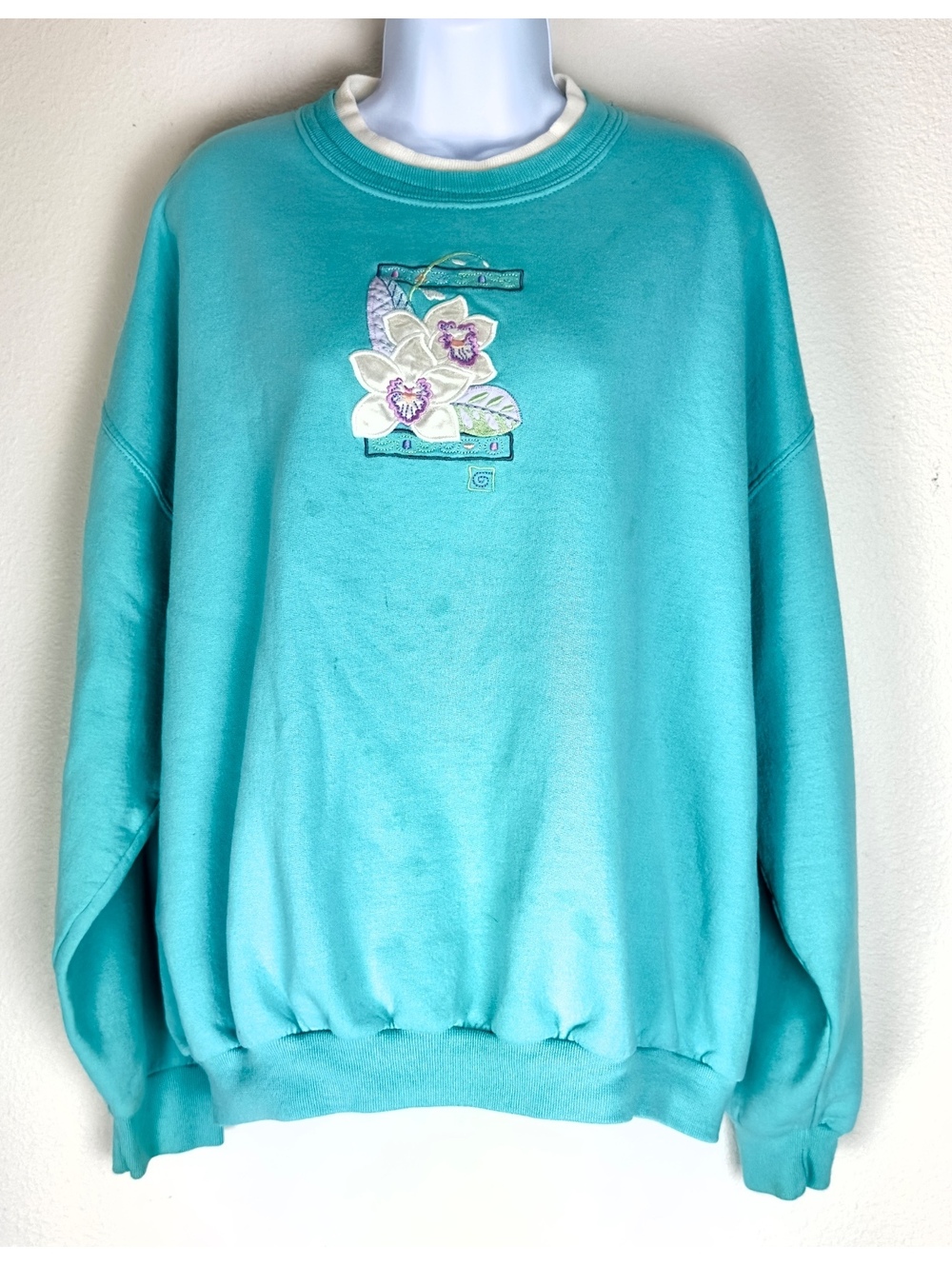 Appleseed’s Women’s Floral Embroidered Teal Crewneck Sweatshirt Oversized